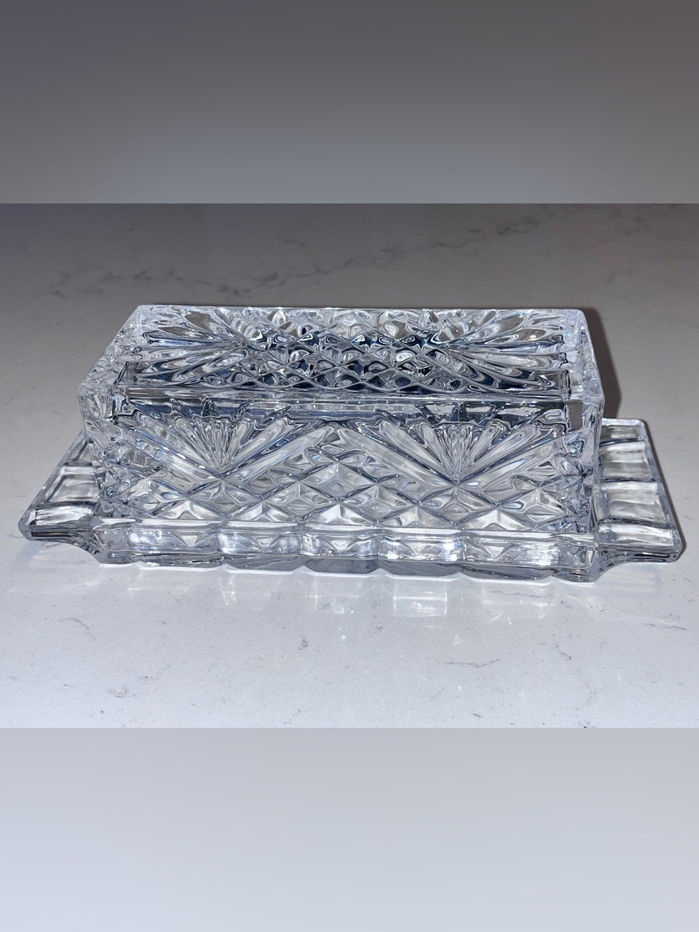 GODINGER CRYSTAL PINEAPPLE COLLECTION FAN PATTERN COVERED BUTTER DISH 8”x3”